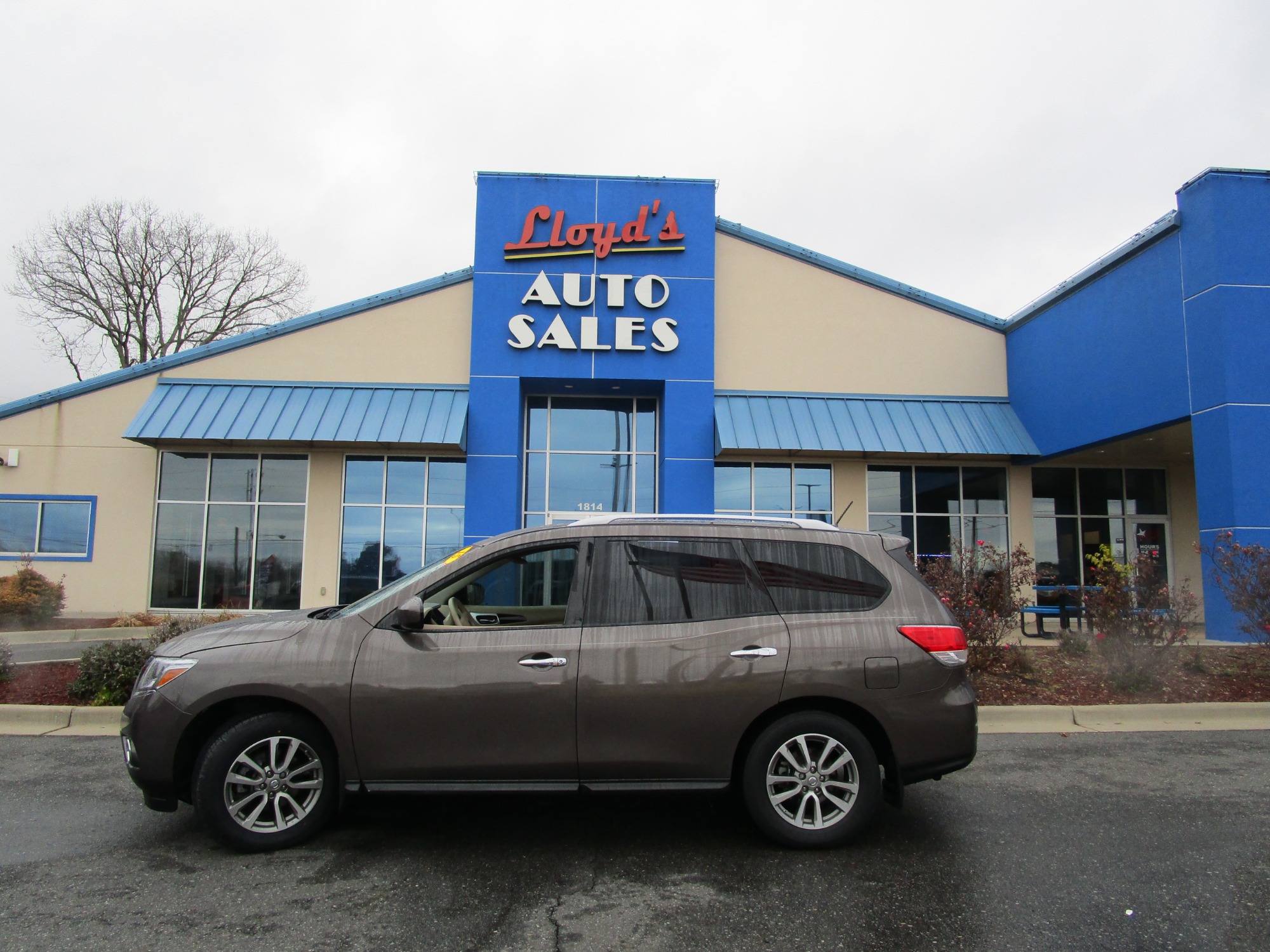 photo of 2015 Nissan Pathfinder S 2WD